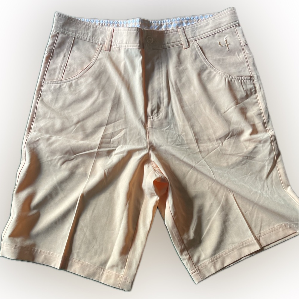 Men’s golf shorts